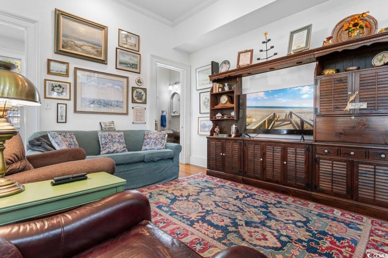 563 Chandler Ave. Photo 9