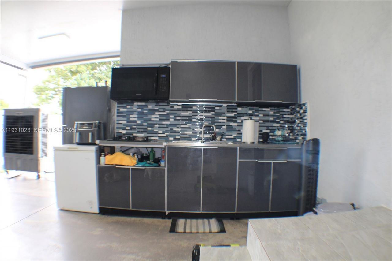 171 E 56th St, Hialeah, FL 33013 Photo