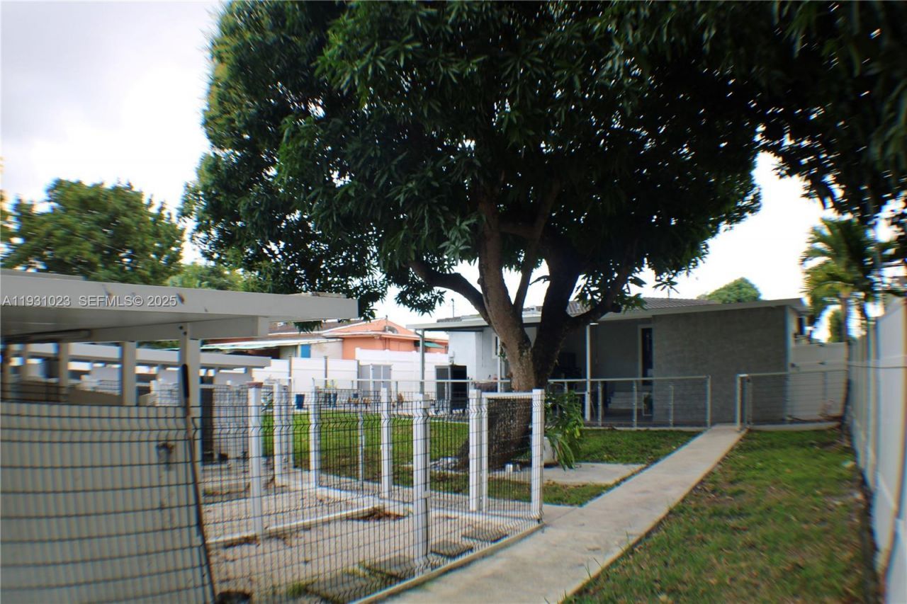 171 E 56th St, Hialeah, FL 33013 Photo