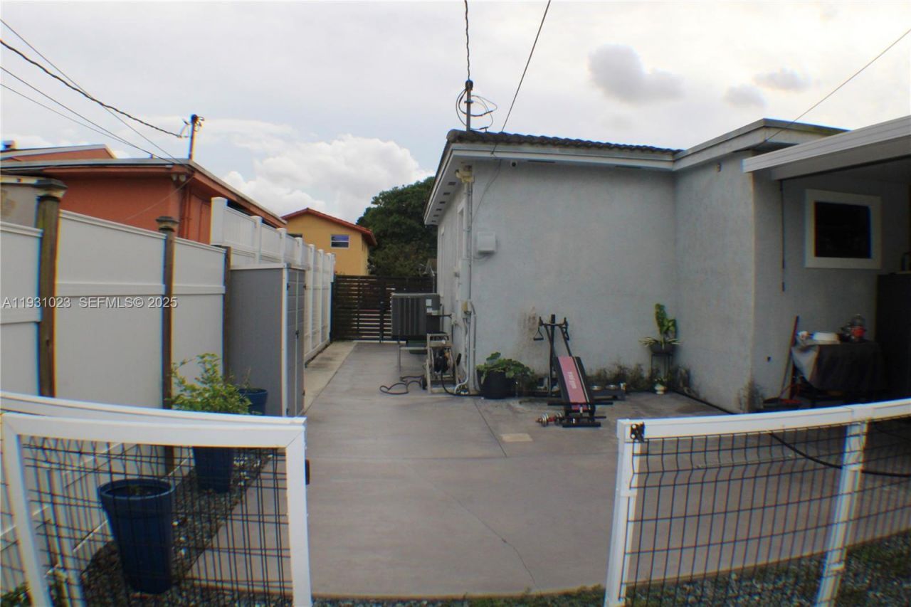 171 E 56th St, Hialeah, FL 33013 Photo