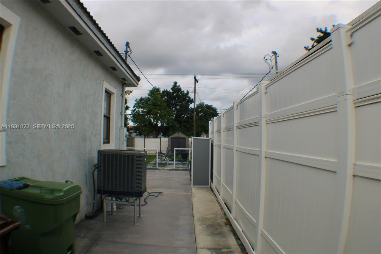 171 E 56th St, Hialeah, FL 33013 Photo