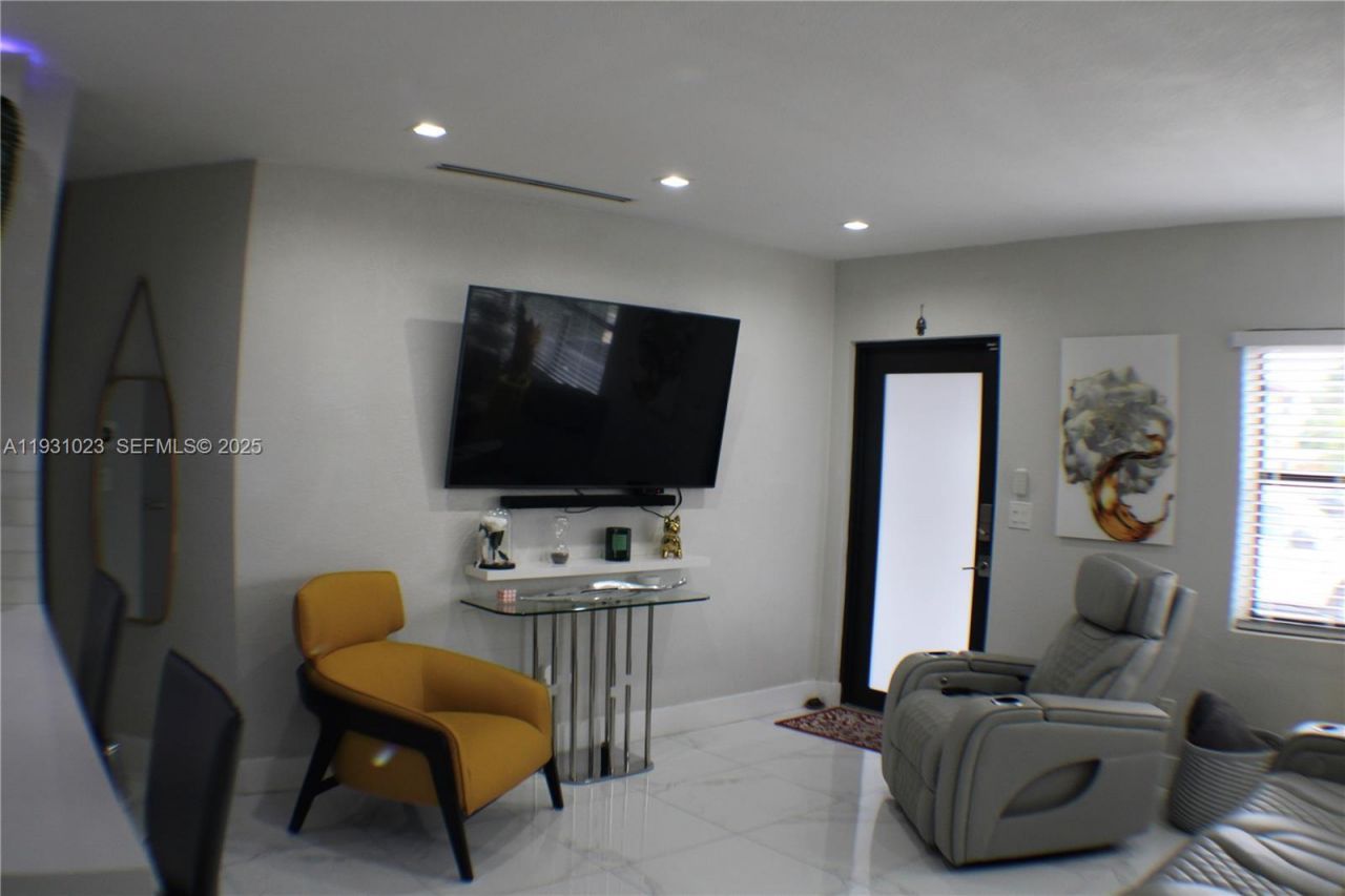 171 E 56th St, Hialeah, FL 33013 Photo