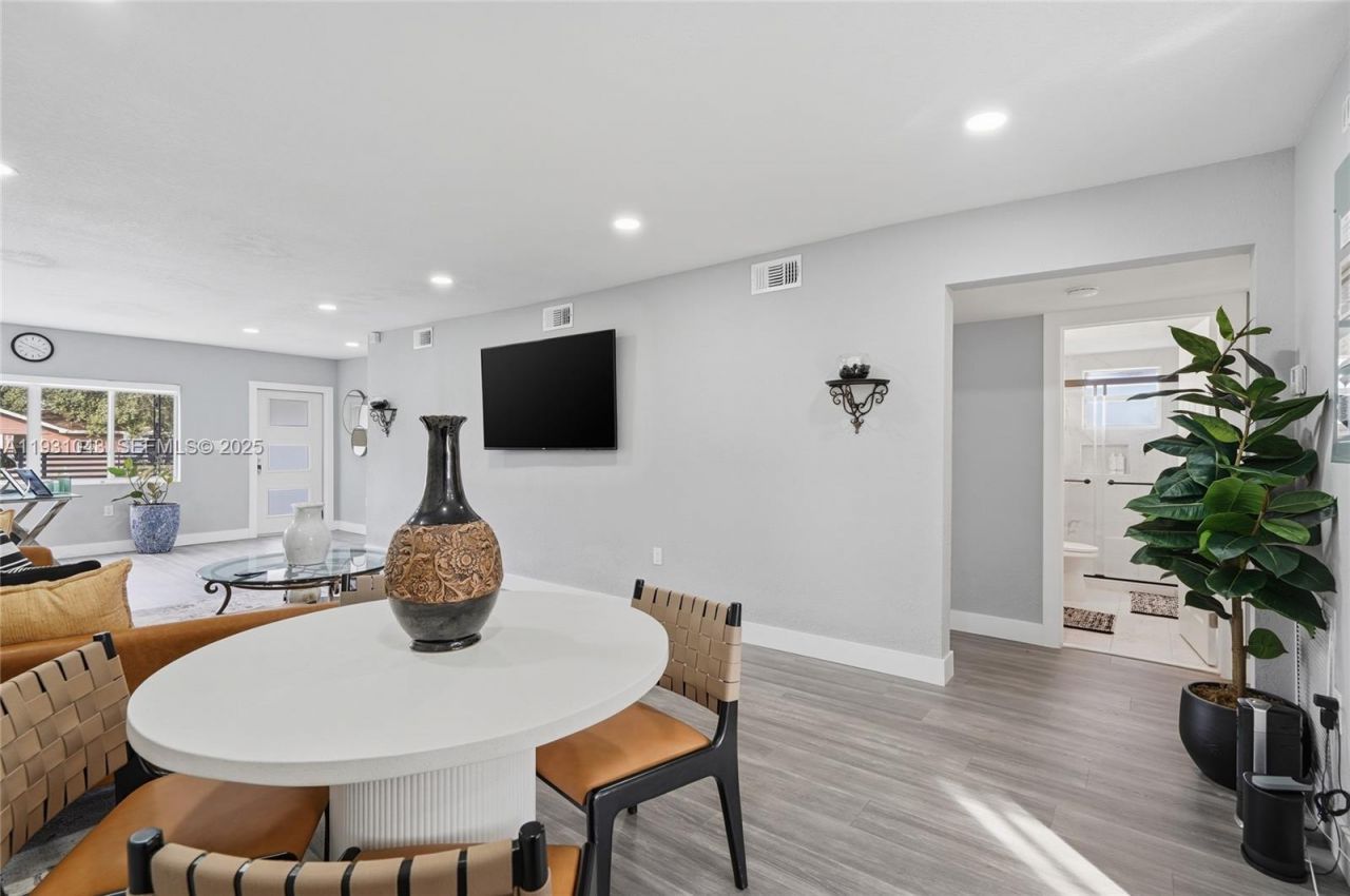 1590 NW 38th St , Unit 1, Miami, FL 33142 Photo