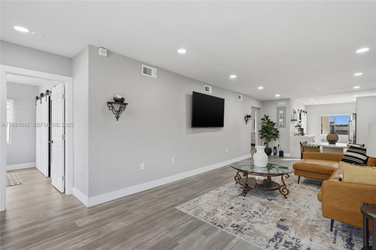 1590 NW 38th St , Unit 1, Miami, FL 33142 Photo