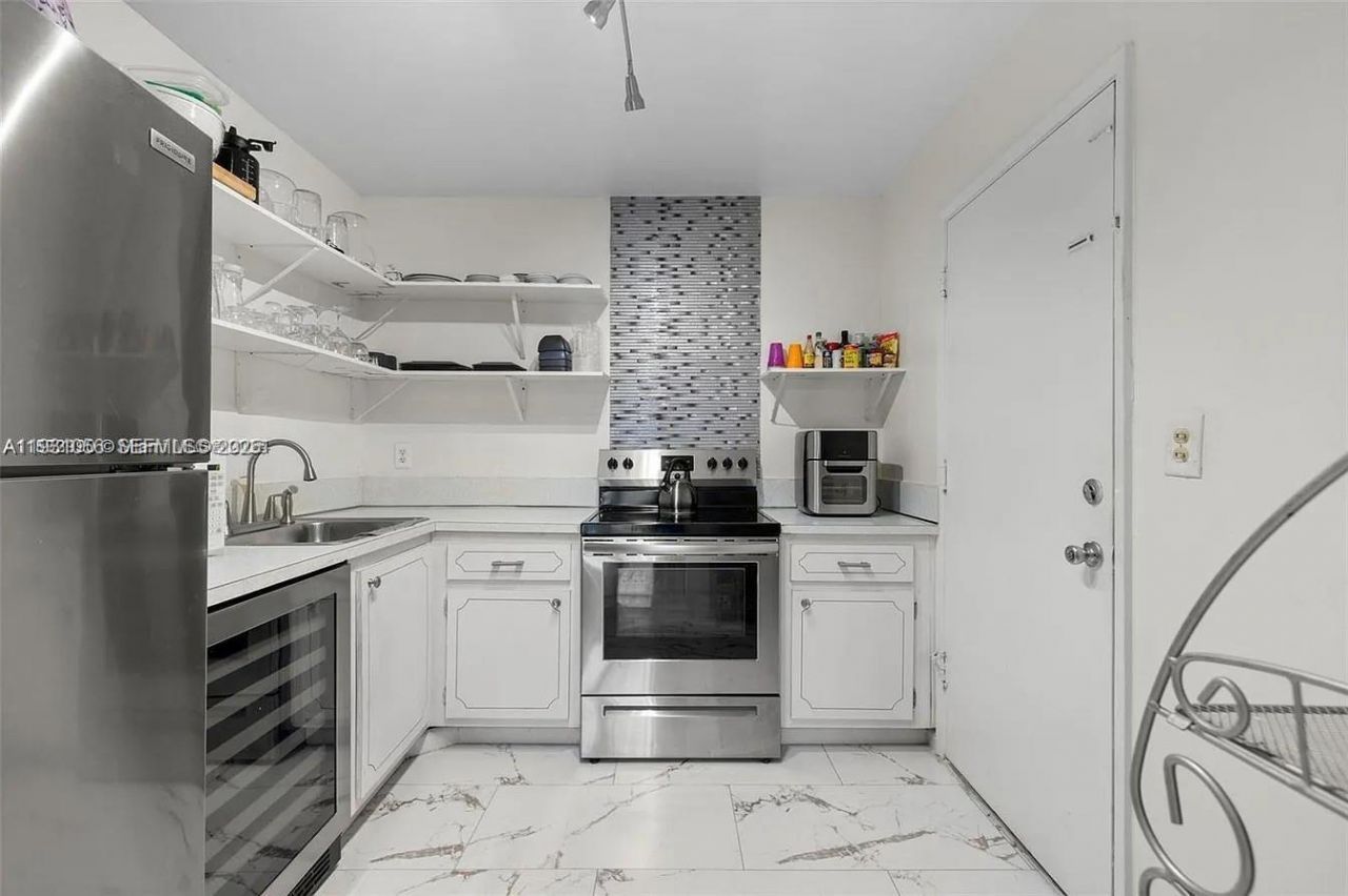 4043 NW 16th St, Unit 201, Lauderhill, FL 33313 Main Photo