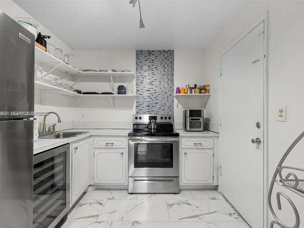 4043 NW 16th St, Unit 201, Lauderhill, FL 33313