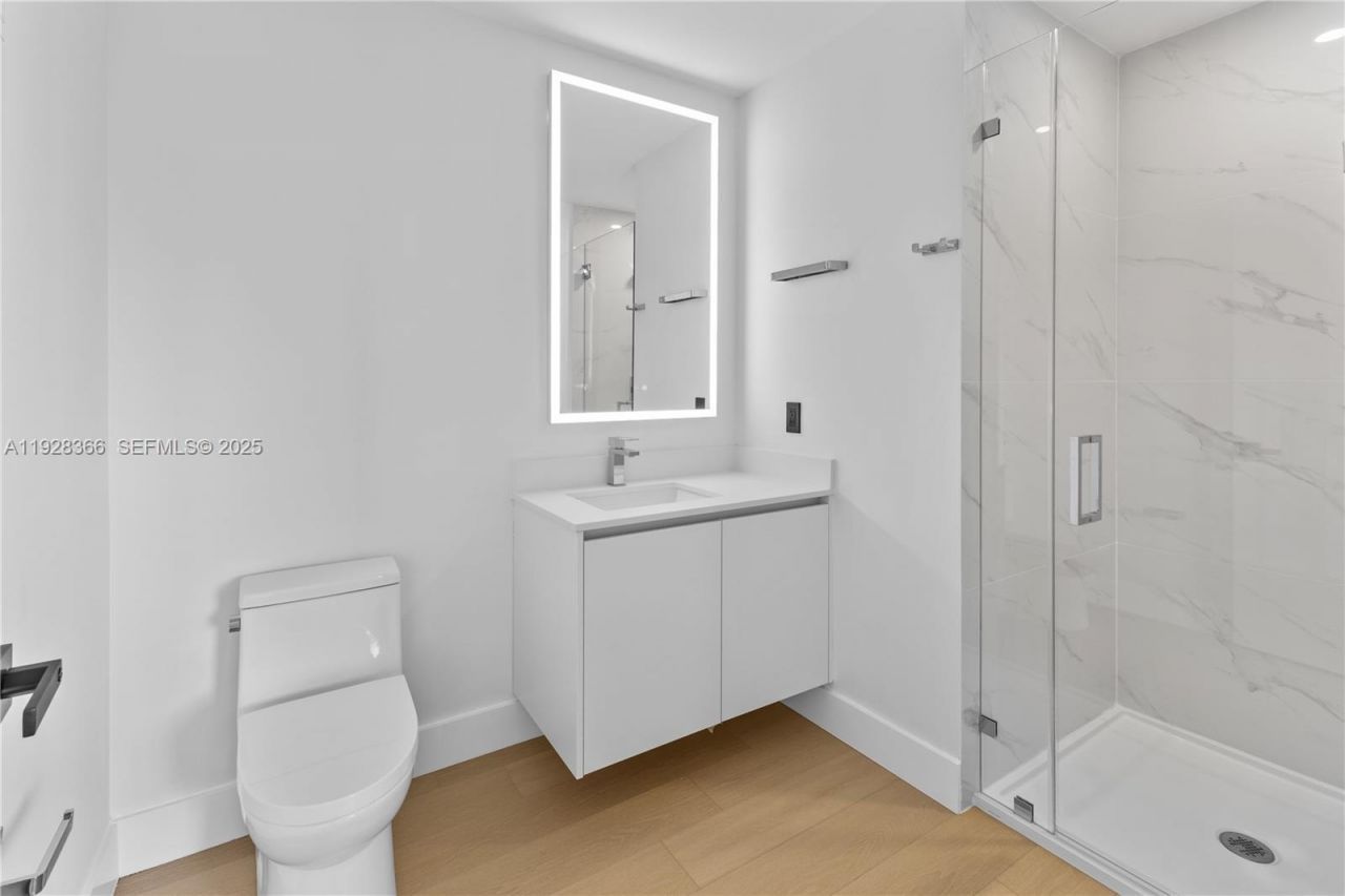 700 NE 24 St , Unit 2905, Miami, FL 33137 Photo