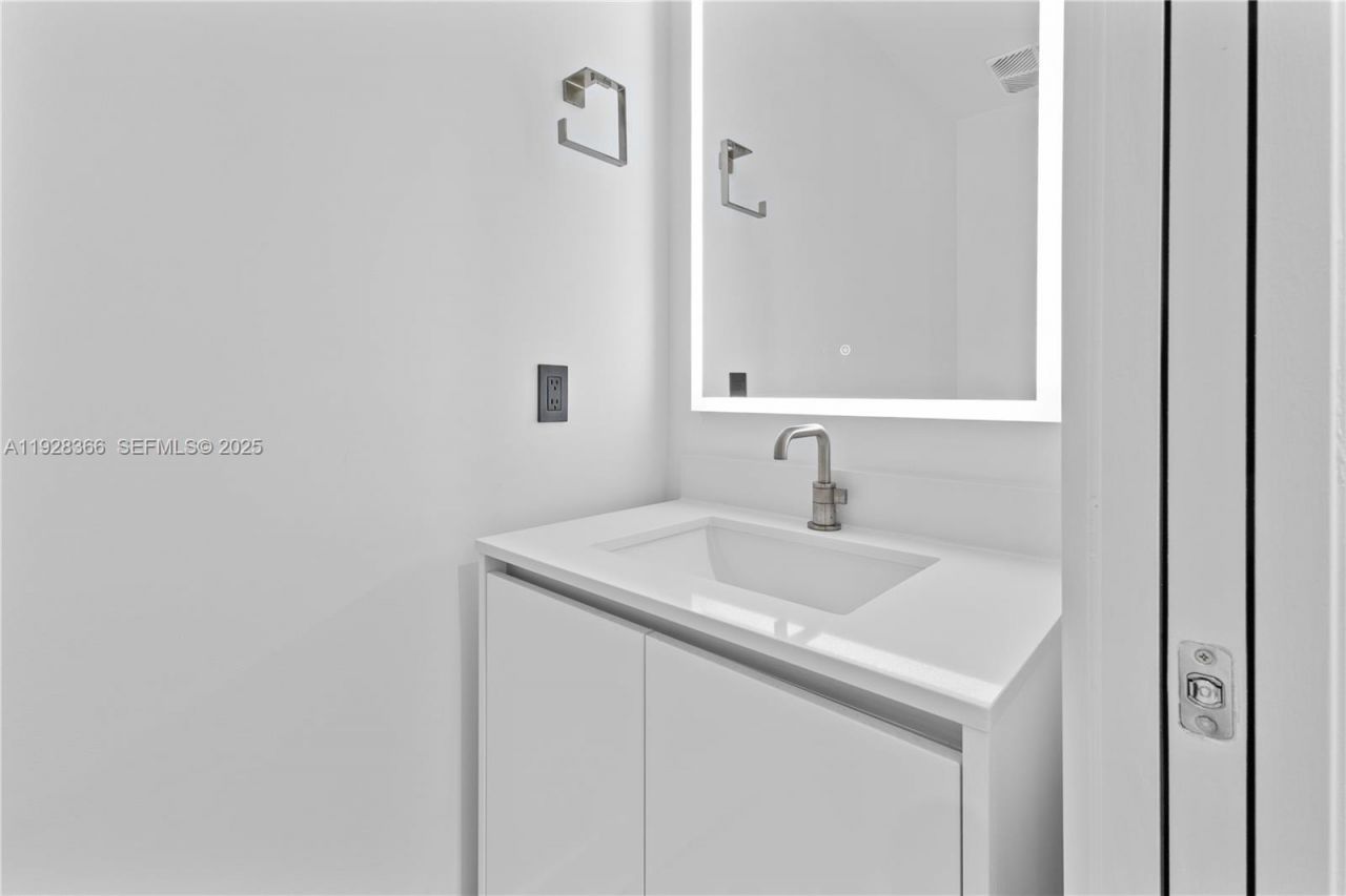 700 NE 24 St , Unit 2905, Miami, FL 33137 Photo