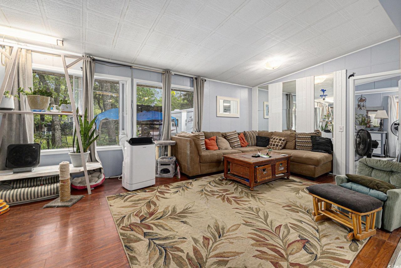 1015 Franks Ln. Photo 7