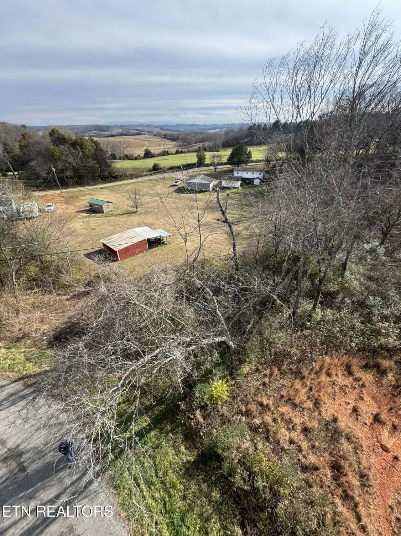 Sunflower Circle, Sweetwater, TN 37874 Main Photo