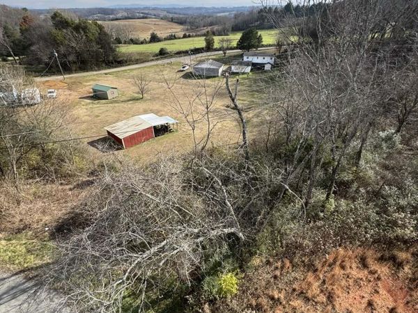 Sunflower Circle, Sweetwater, TN 37874