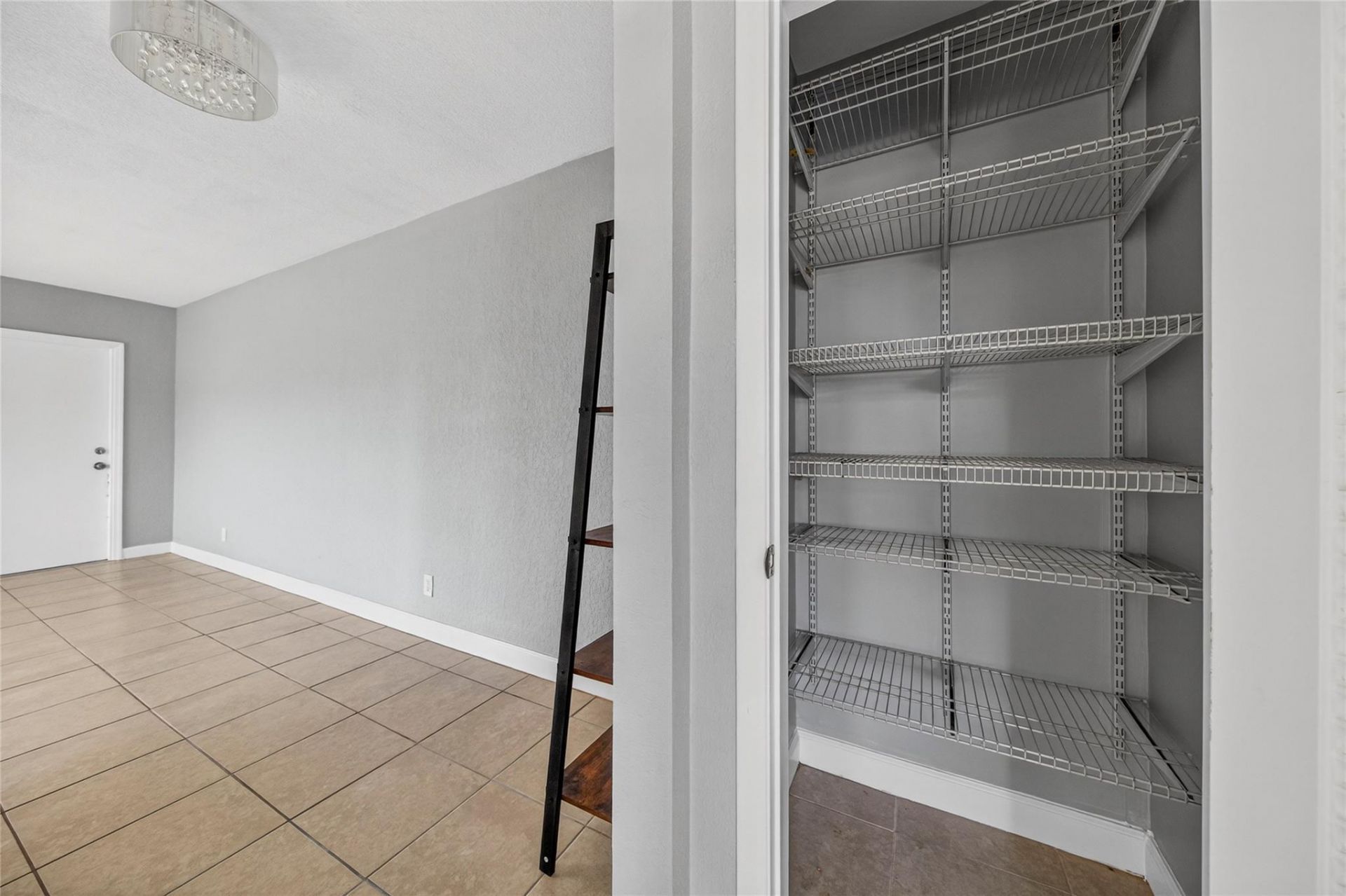 1900 NE 8th Court, Unit 308, Fort Lauderdale, FL 33304 Photo