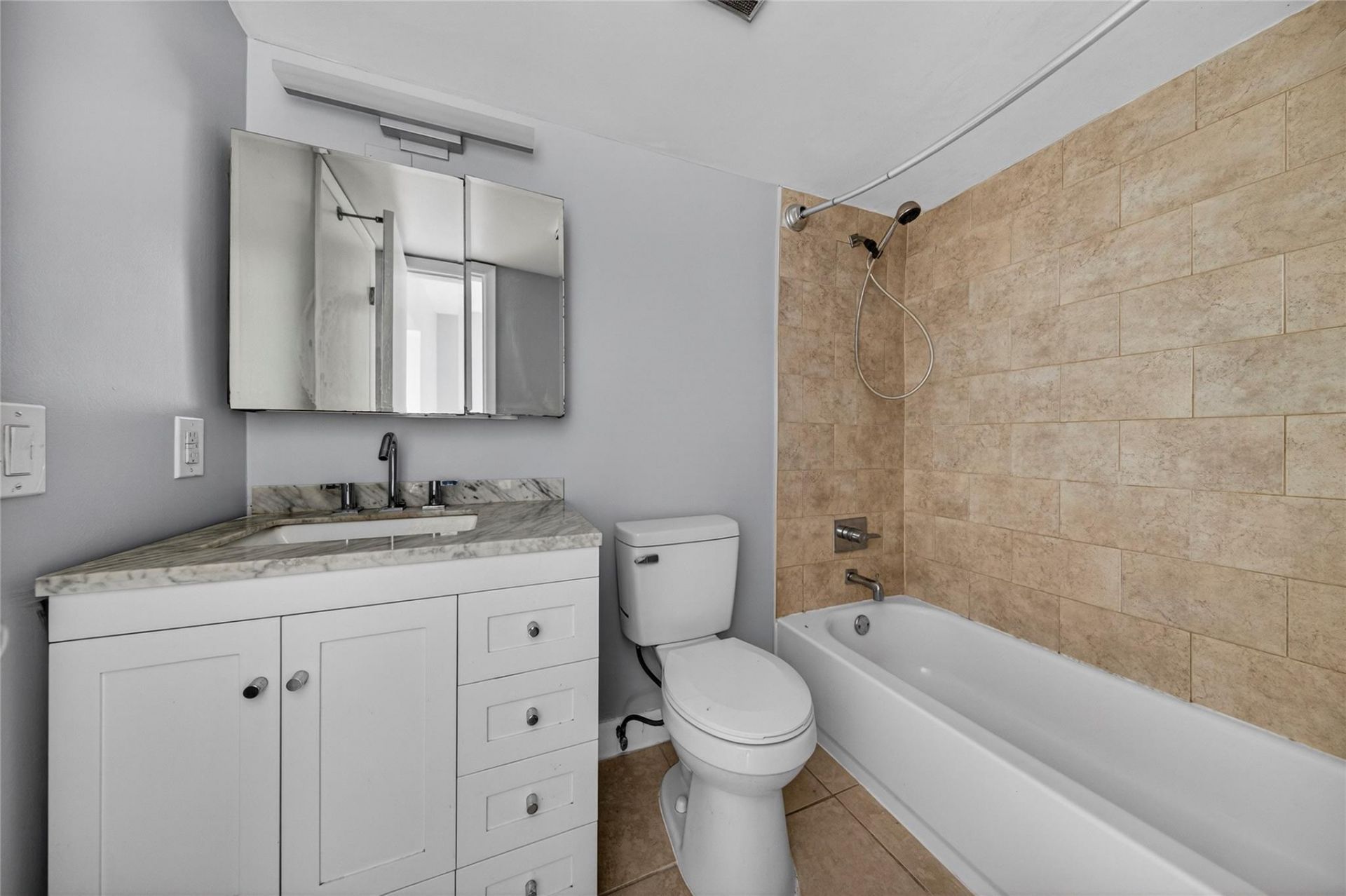 1900 NE 8th Court, Unit 308, Fort Lauderdale, FL 33304 Photo