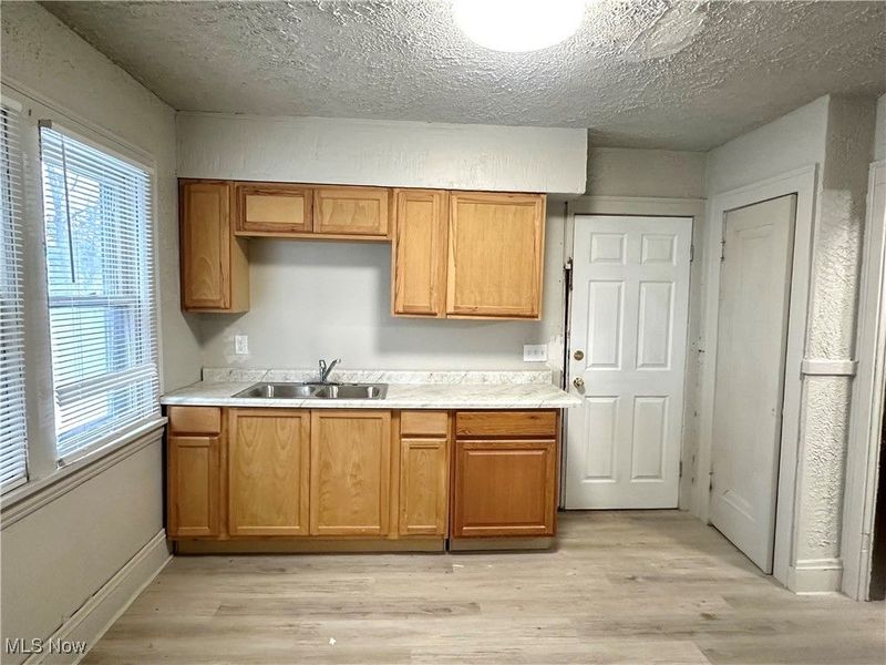 9613 Parkview Avenue, Cleveland, OH 44104 Photo 9