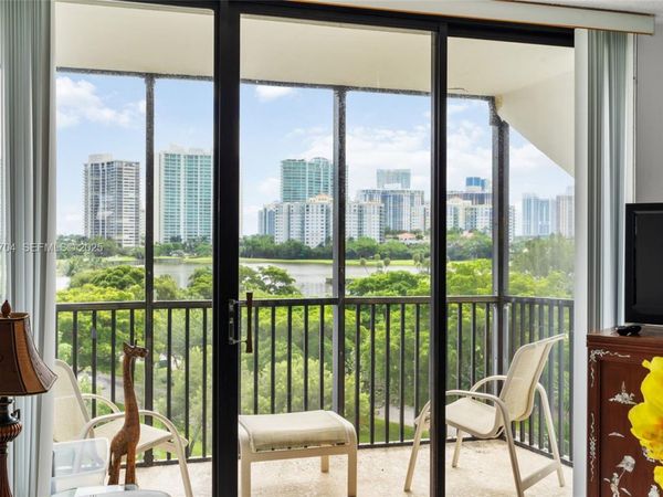 3401 N Country Club Dr, Unit 819, Aventura, FL 33180