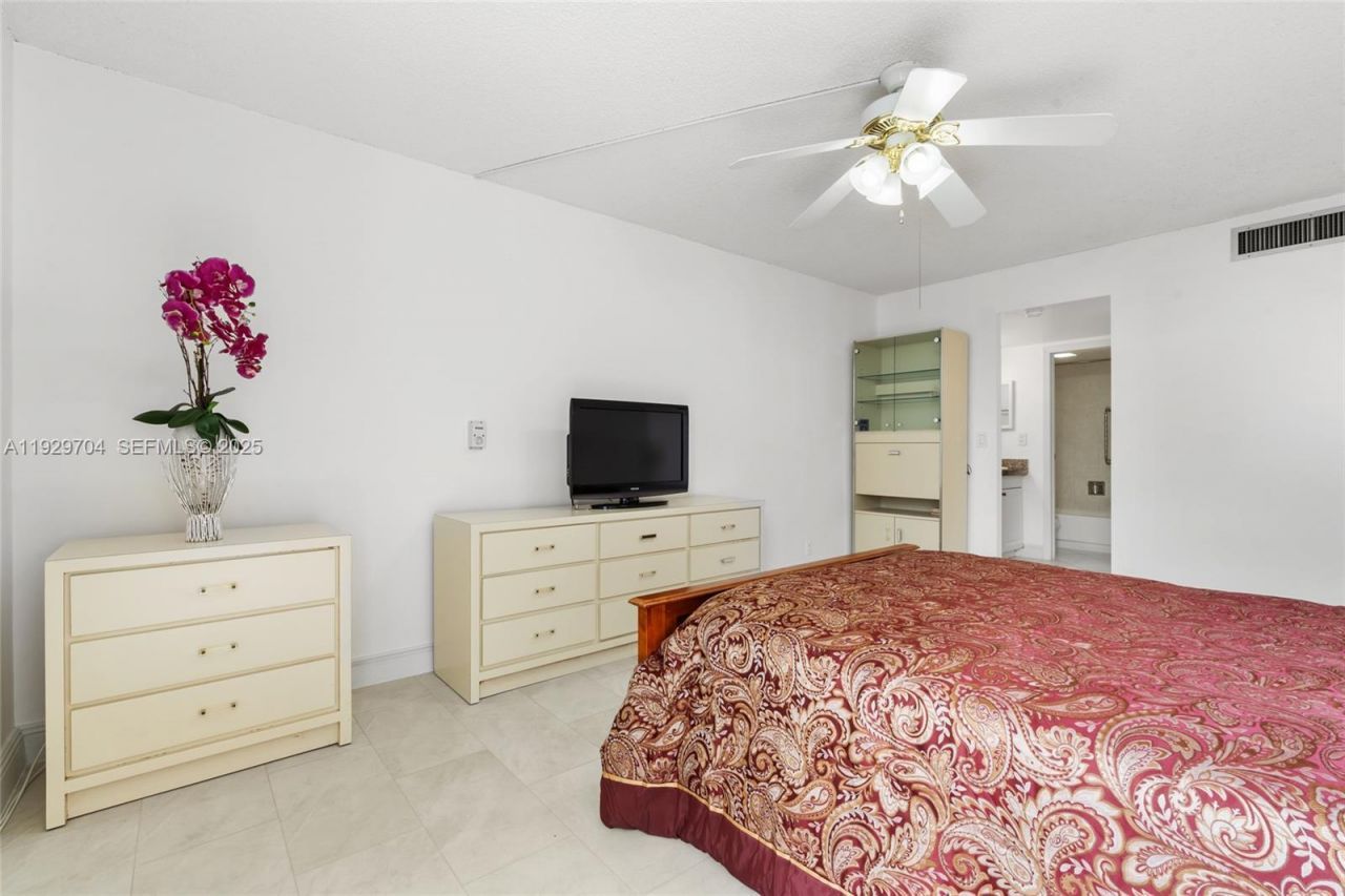 3401 N Country Club Dr, Unit 819, Aventura, FL 33180 Photo