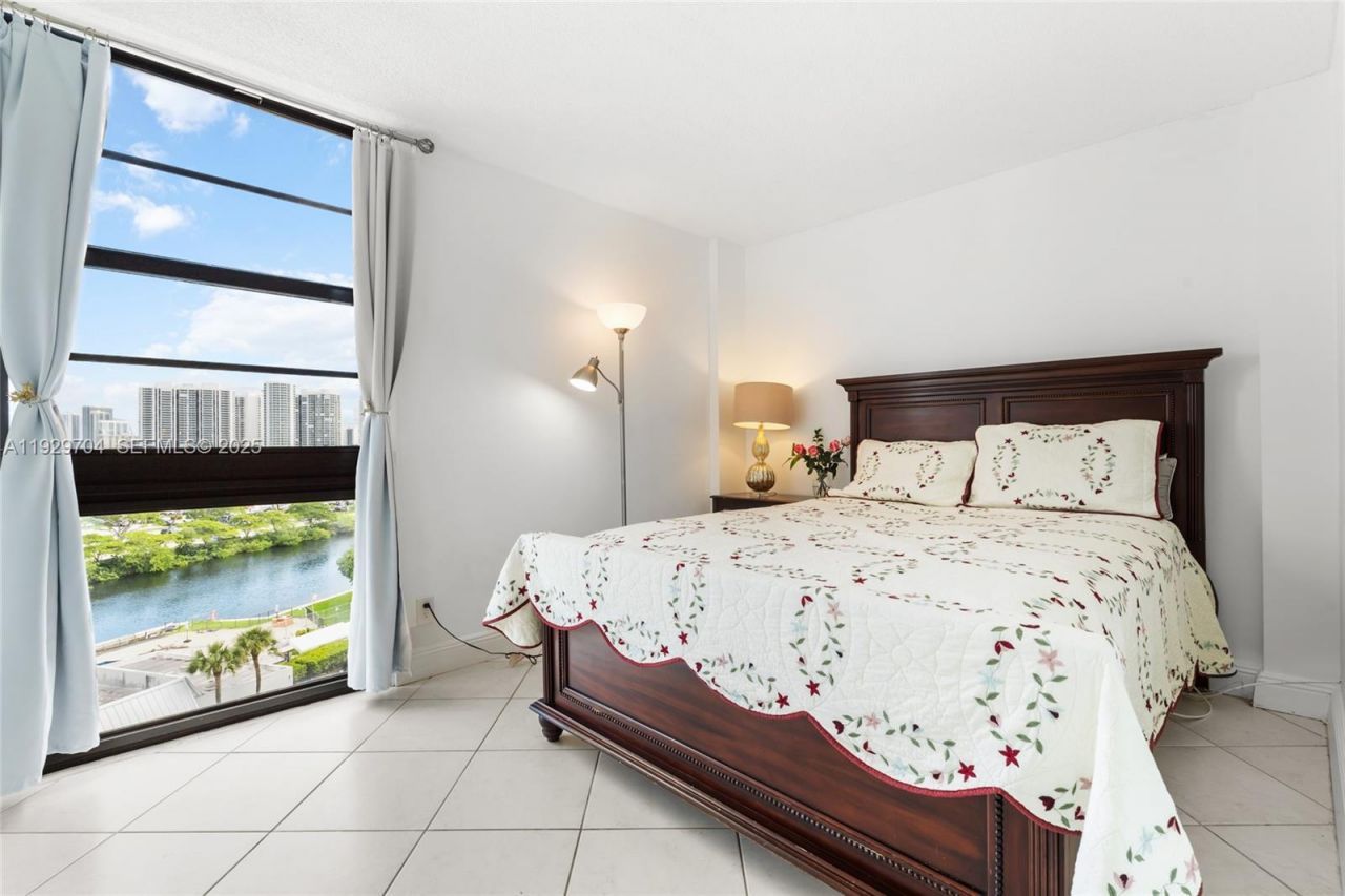 3401 N Country Club Dr, Unit 819, Aventura, FL 33180 Photo
