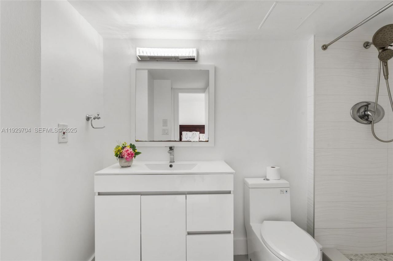 3401 N Country Club Dr, Unit 819, Aventura, FL 33180 Photo