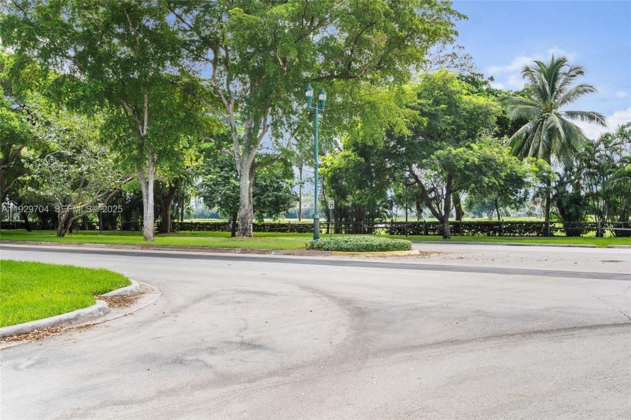 3401 N Country Club Dr, Unit 819, Aventura, FL 33180 Photo