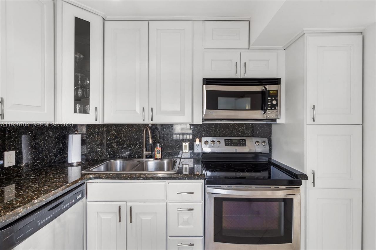 3401 N Country Club Dr, Unit 819, Aventura, FL 33180 Photo