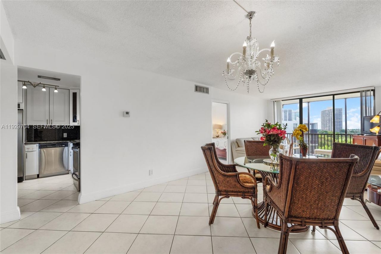 3401 N Country Club Dr, Unit 819, Aventura, FL 33180 Photo