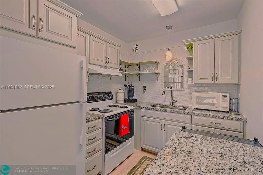 2400 Lake Osborne Dr, Unit 204, Lake Worth, FL 33461 Photo