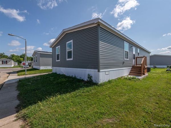 501 Washington, Sumpter Twp, MI 48111