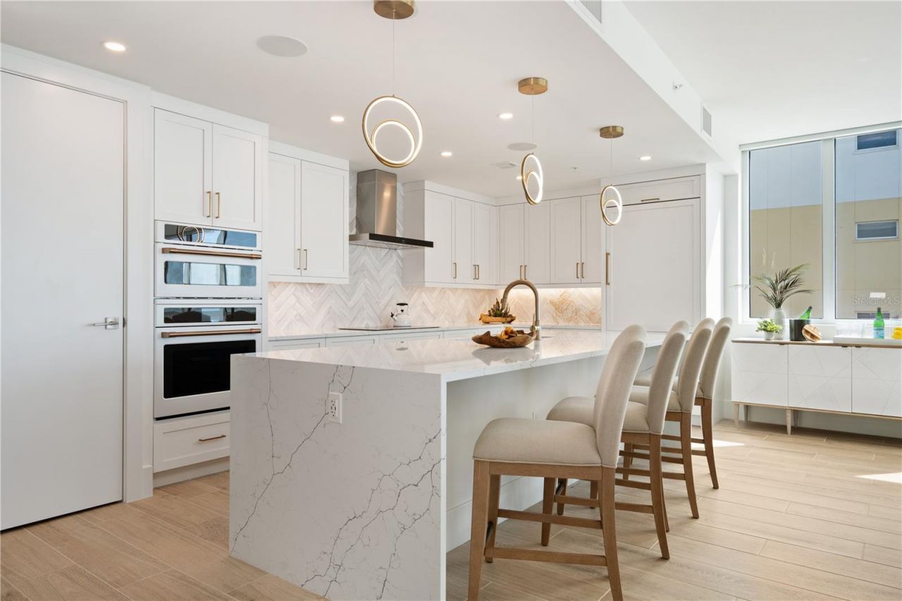 1035 Seaside Drive, Unit 501, Sarasota, FL 34242 Photo