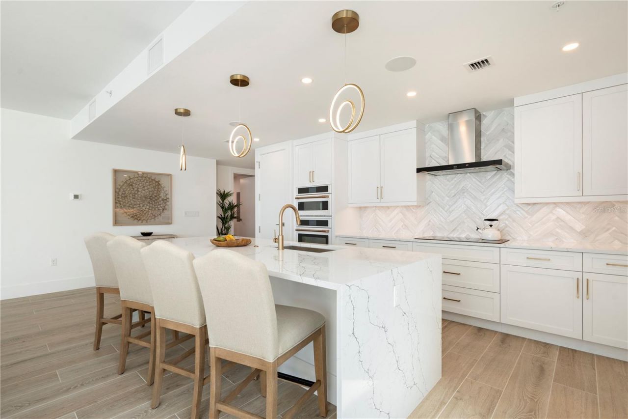 1035 Seaside Drive, Unit 501, Sarasota, FL 34242 Photo