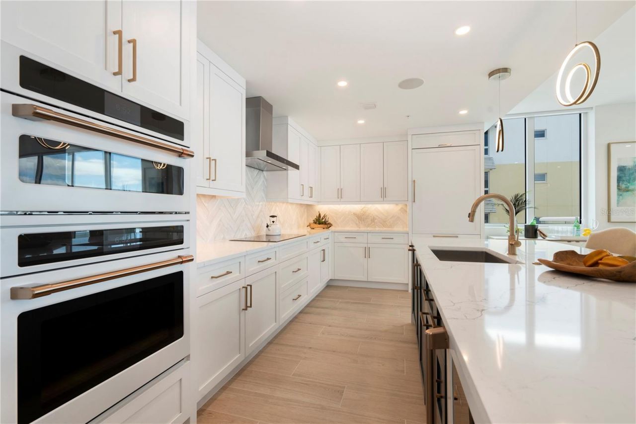 1035 Seaside Drive, Unit 501, Sarasota, FL 34242 Photo