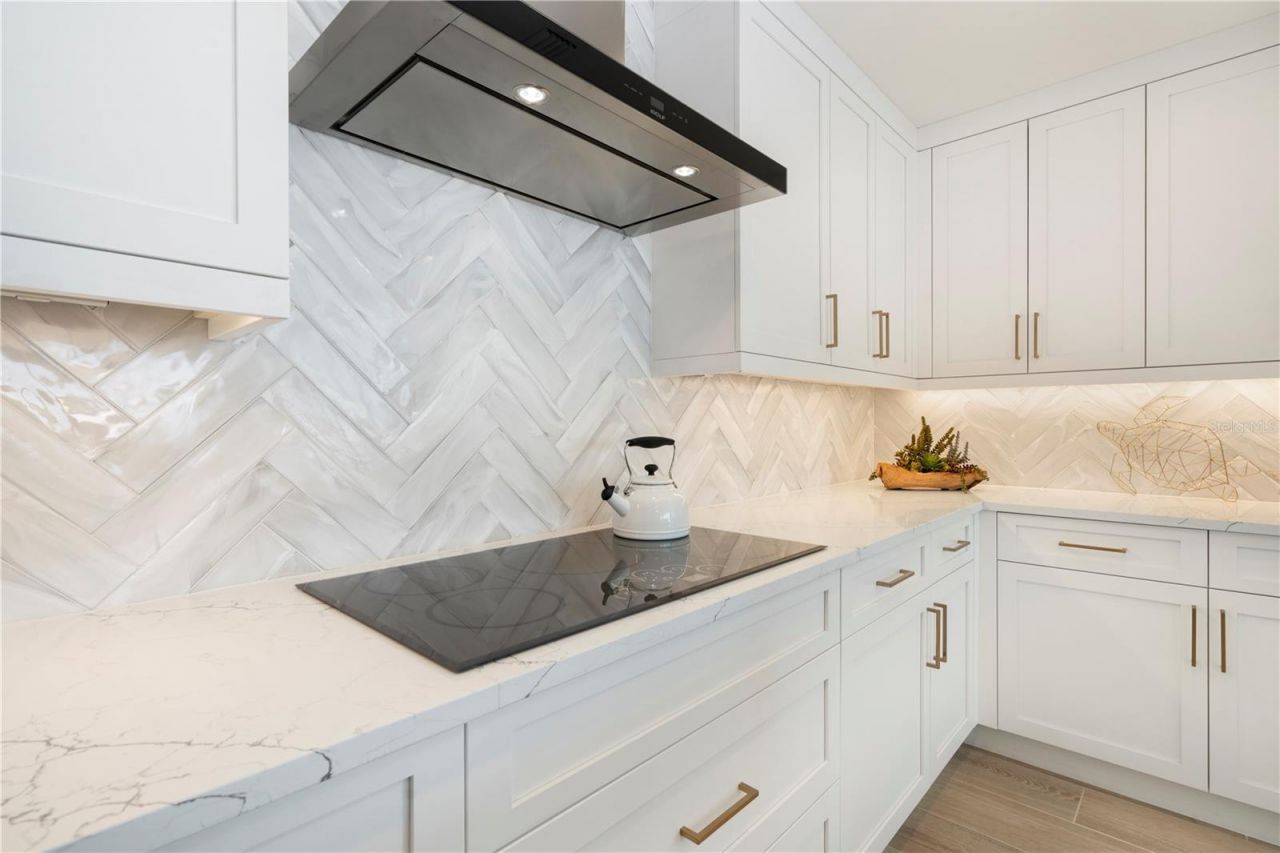 1035 Seaside Drive, Unit 501, Sarasota, FL 34242 Photo