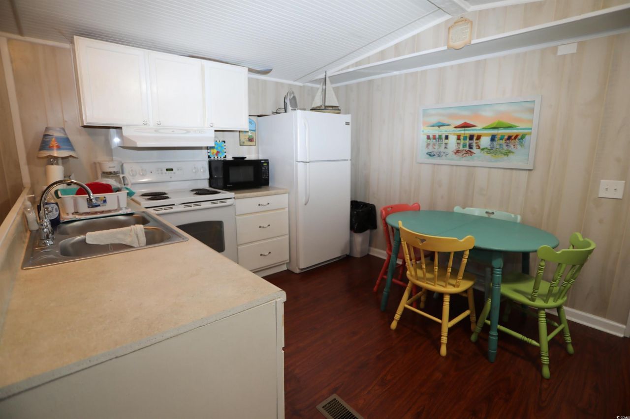 724 1st St. Photo 15