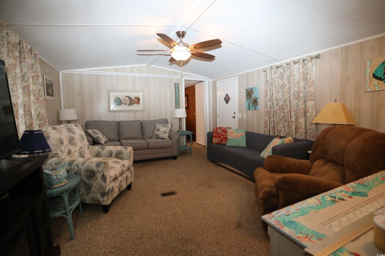 724 1st St. Photo 17