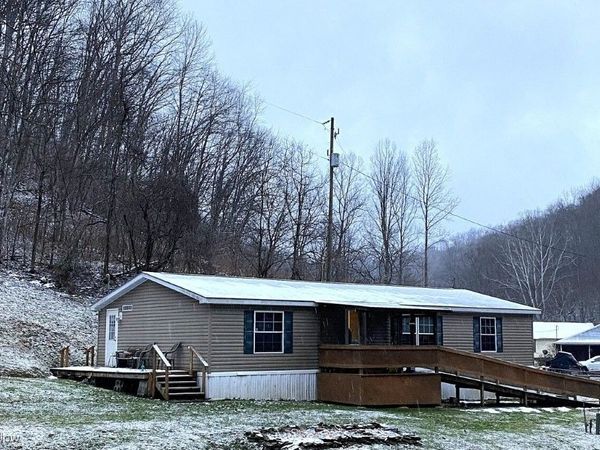 1238 Clio Road, Clendenin, WV 25045