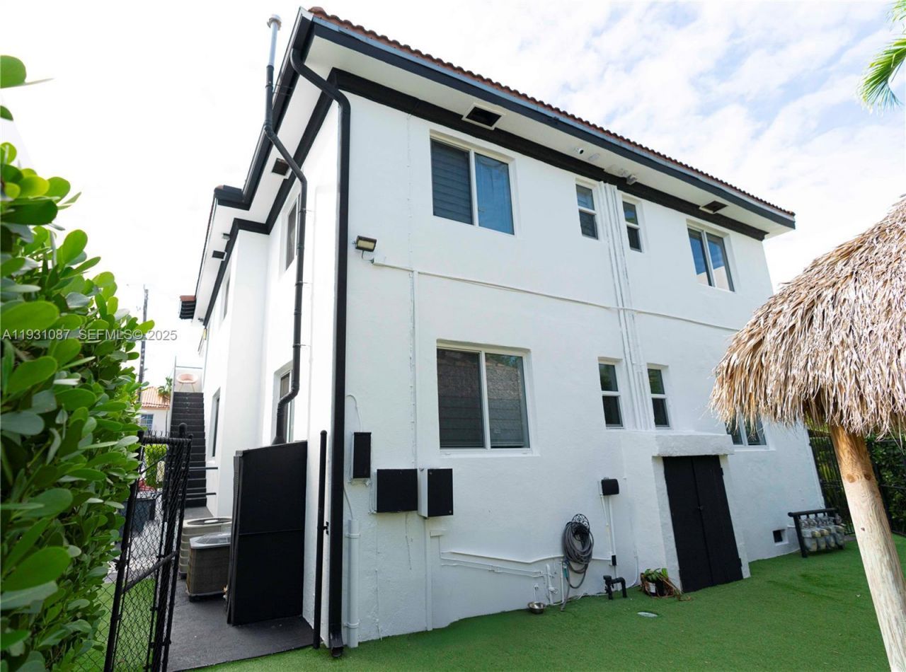 815 W 39th St, Miami Beach, FL 33140 Photo