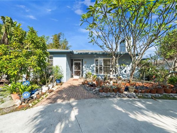 813 105th AVE N, NAPLES, FL 34108