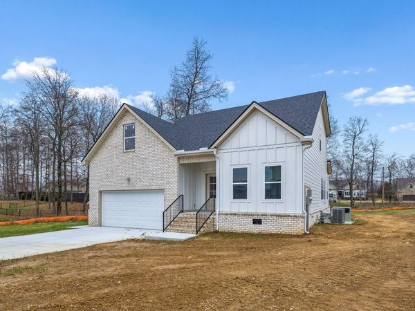 560 Oak Glen Dr, Smithville, TN 37166