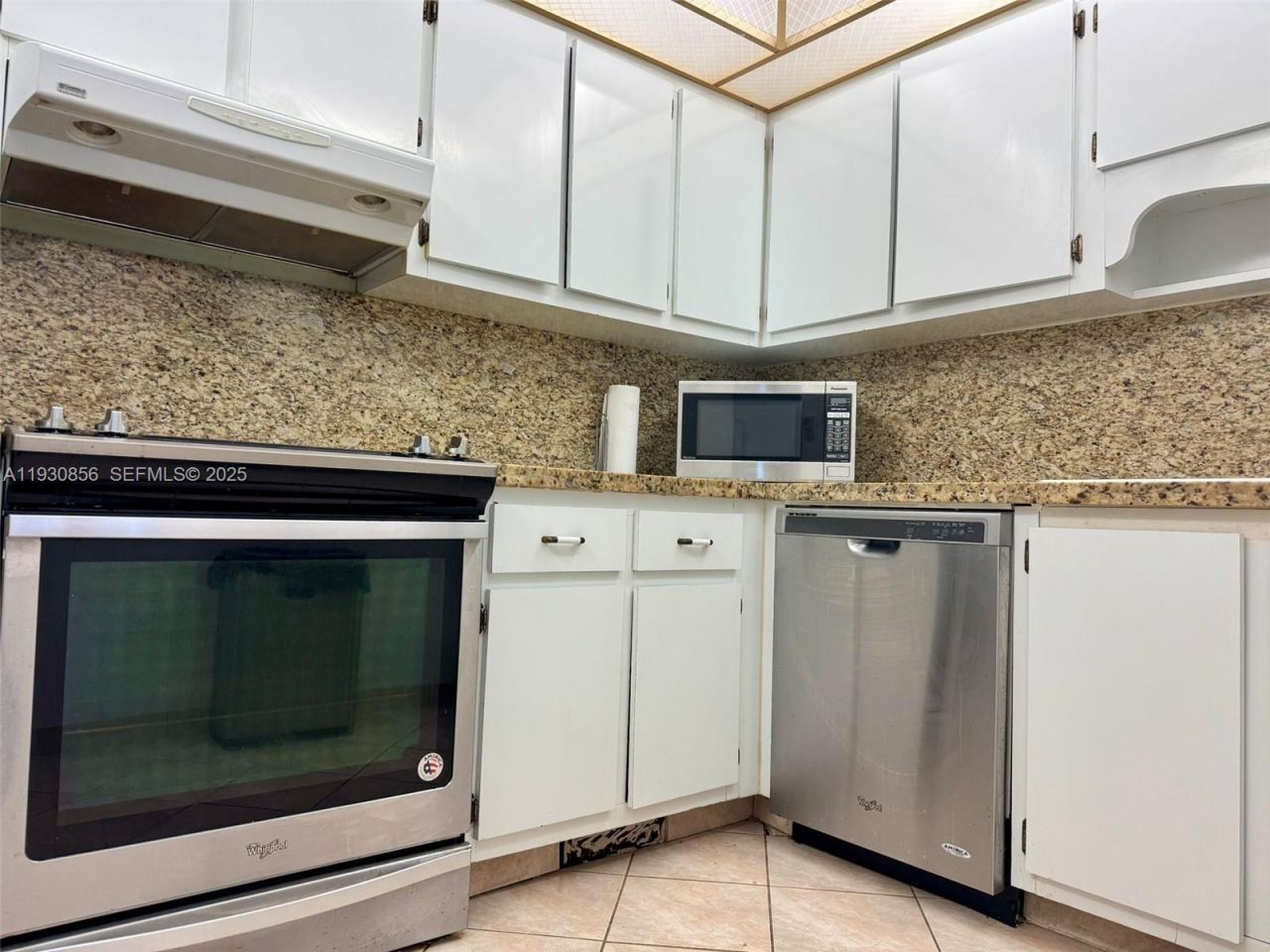 201 180 Th Dr, Unit 114, Sunny Isles Beach, FL 33160 Photo