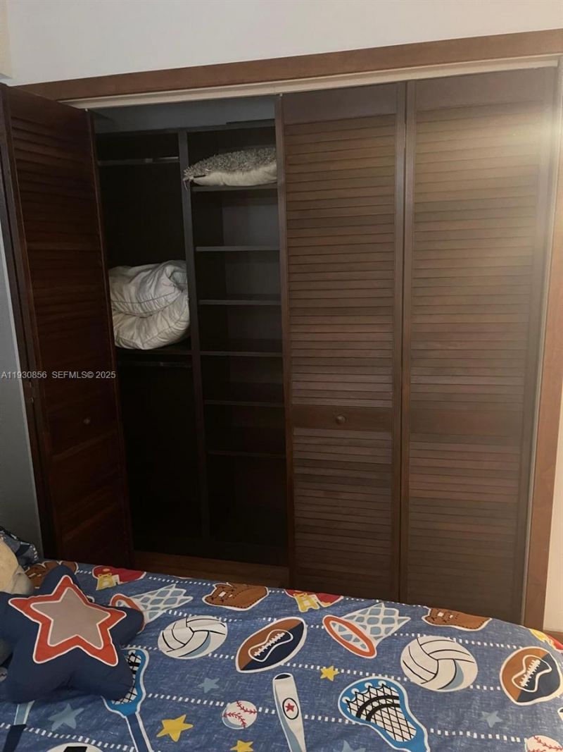 201 180 Th Dr, Unit 114, Sunny Isles Beach, FL 33160 Photo