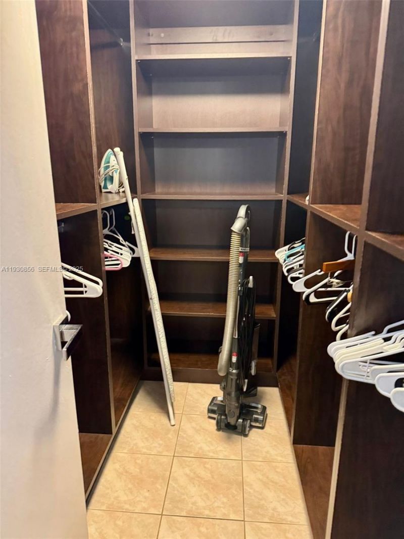 201 180 Th Dr, Unit 114, Sunny Isles Beach, FL 33160 Photo