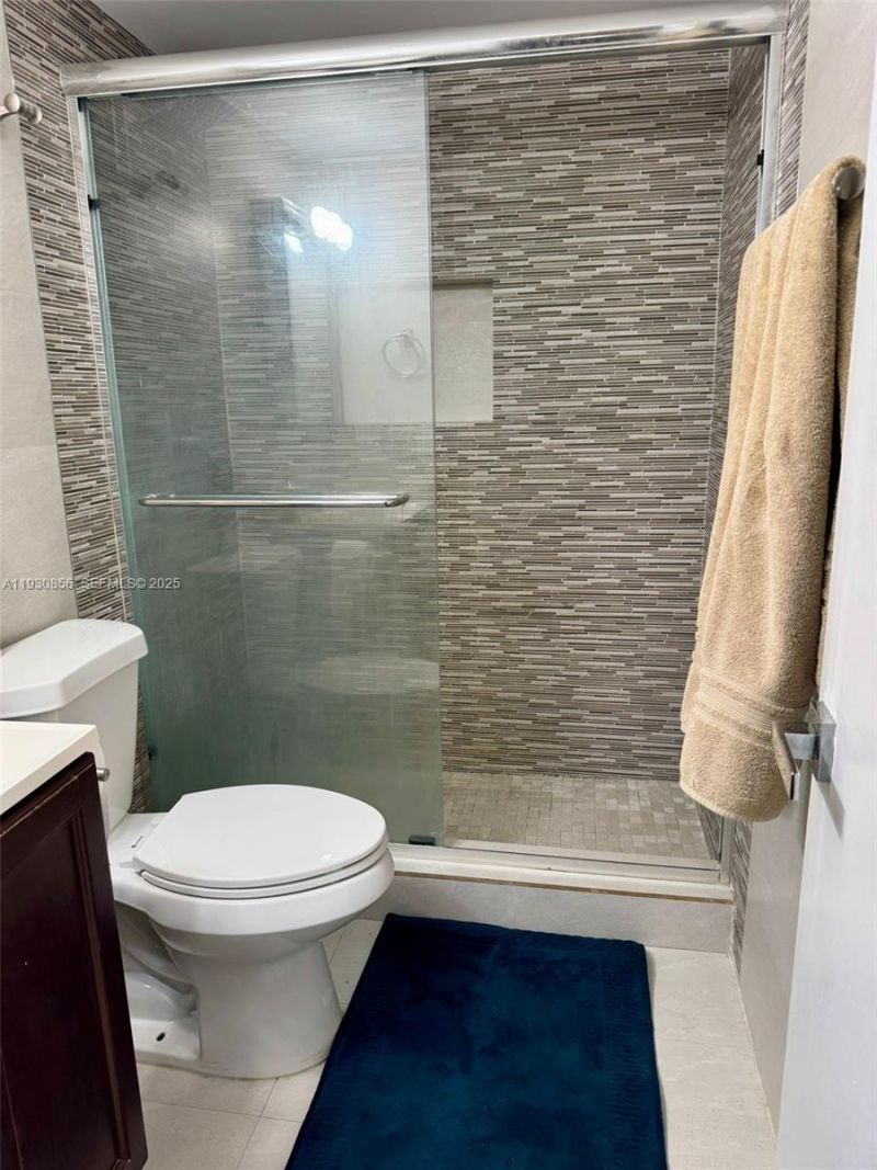 201 180 Th Dr, Unit 114, Sunny Isles Beach, FL 33160 Photo