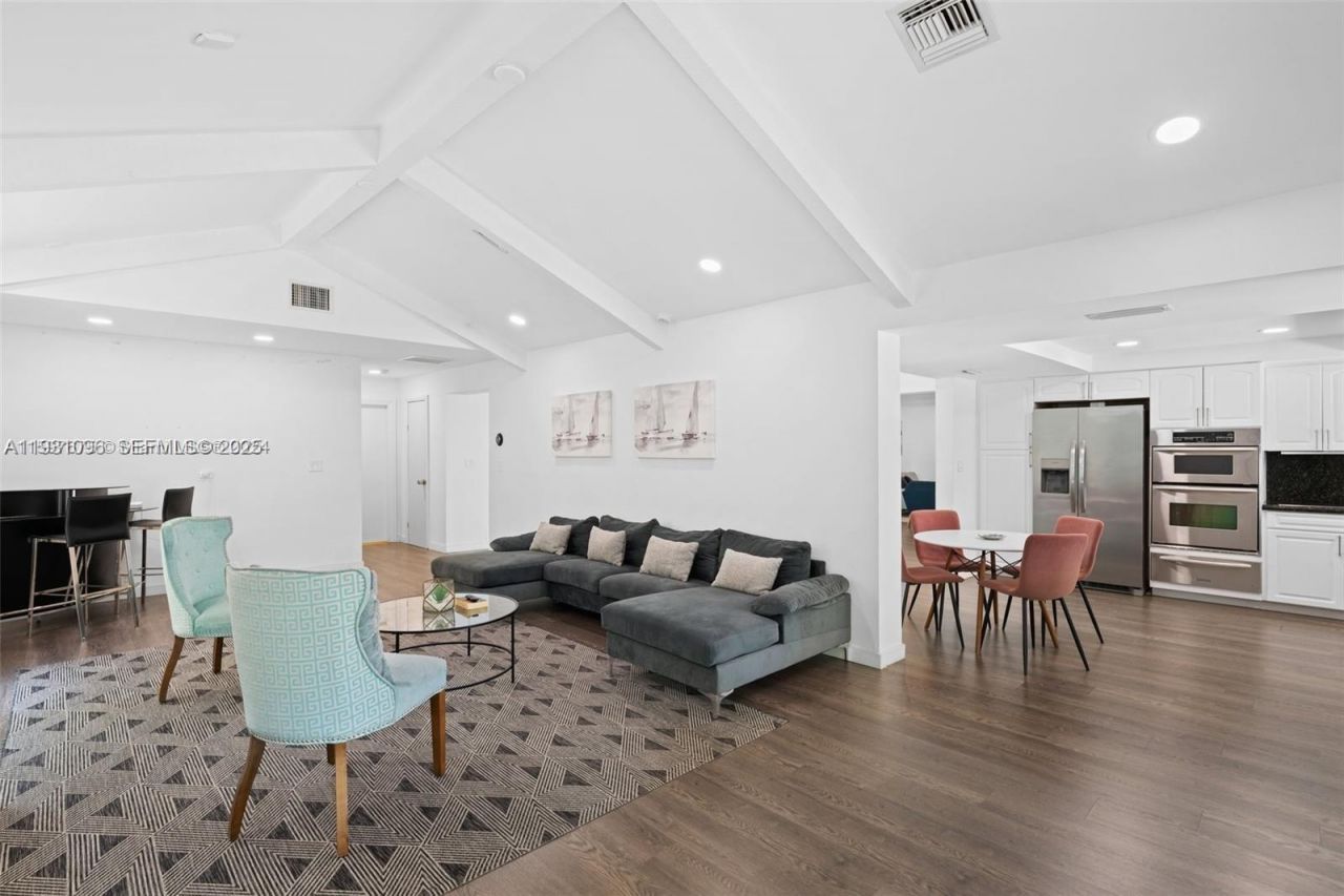 413 Holiday, Hallandale Beach, FL 33009 Photo