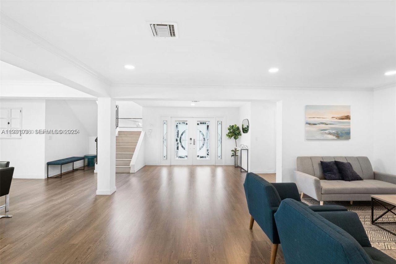 413 Holiday, Hallandale Beach, FL 33009 Photo