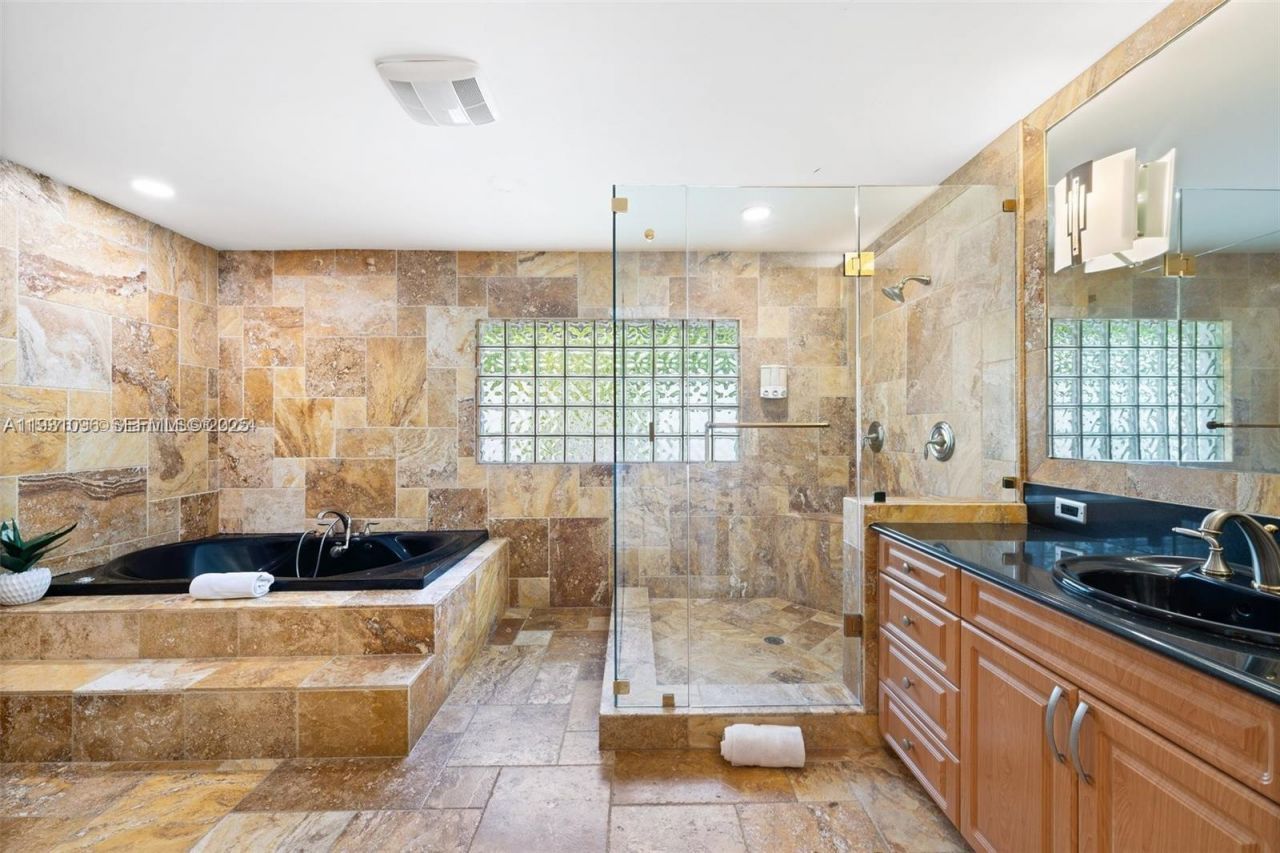 413 Holiday, Hallandale Beach, FL 33009 Photo