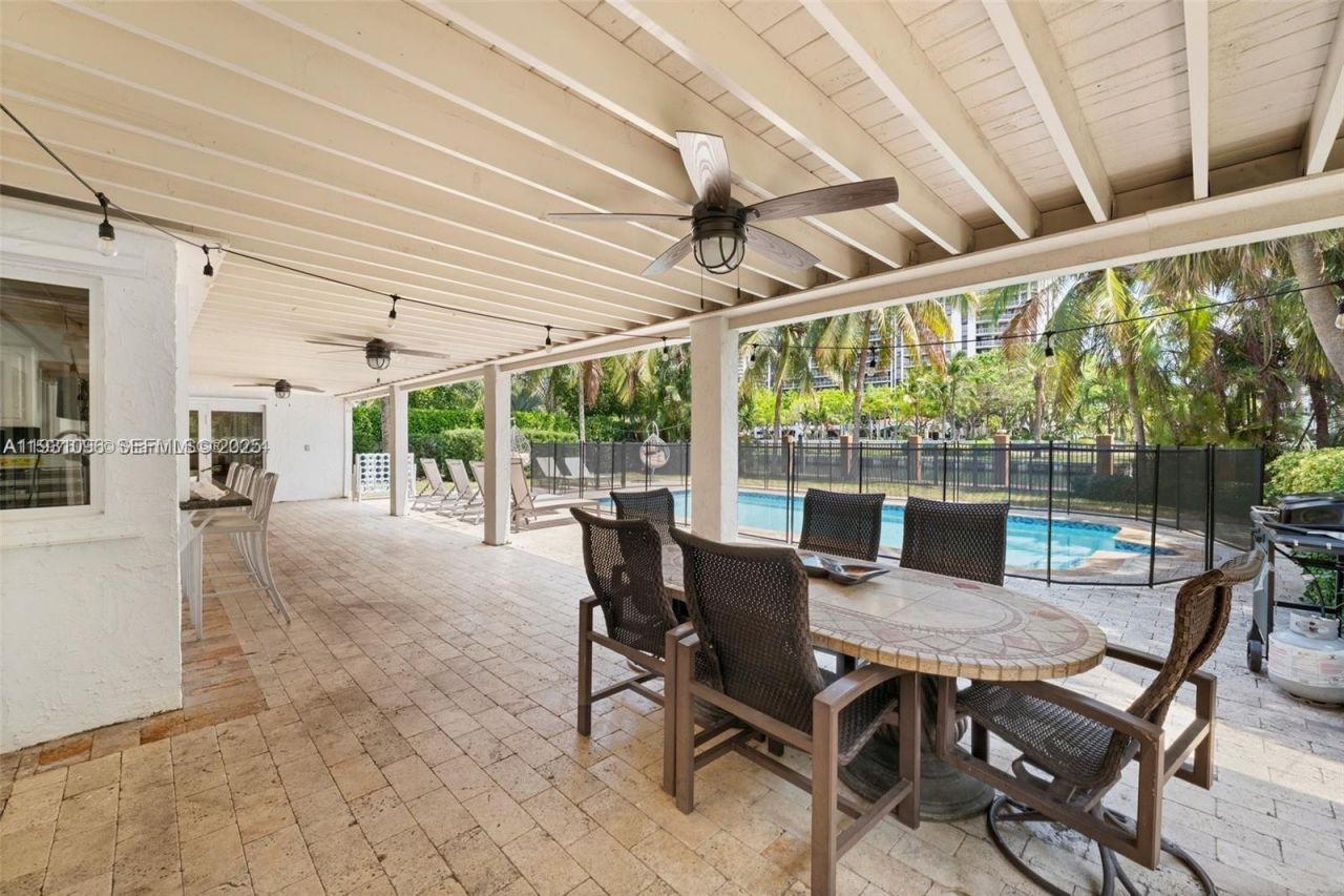 413 Holiday, Hallandale Beach, FL 33009 Photo