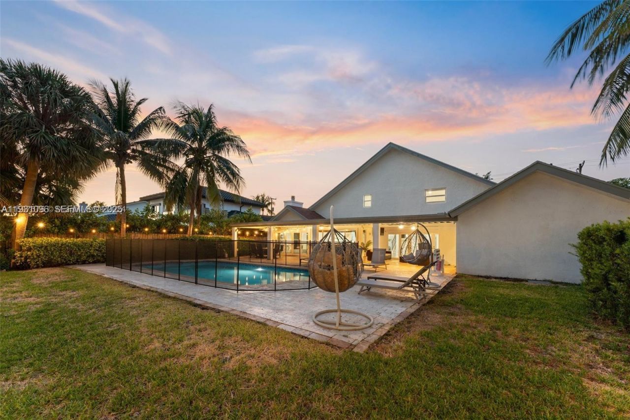 413 Holiday, Hallandale Beach, FL 33009 Photo