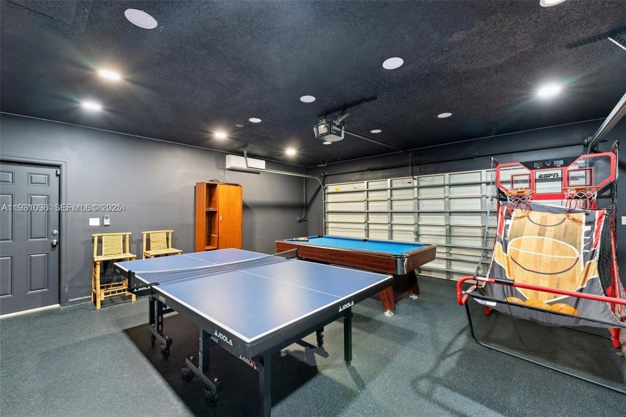 413 Holiday, Hallandale Beach, FL 33009 Photo