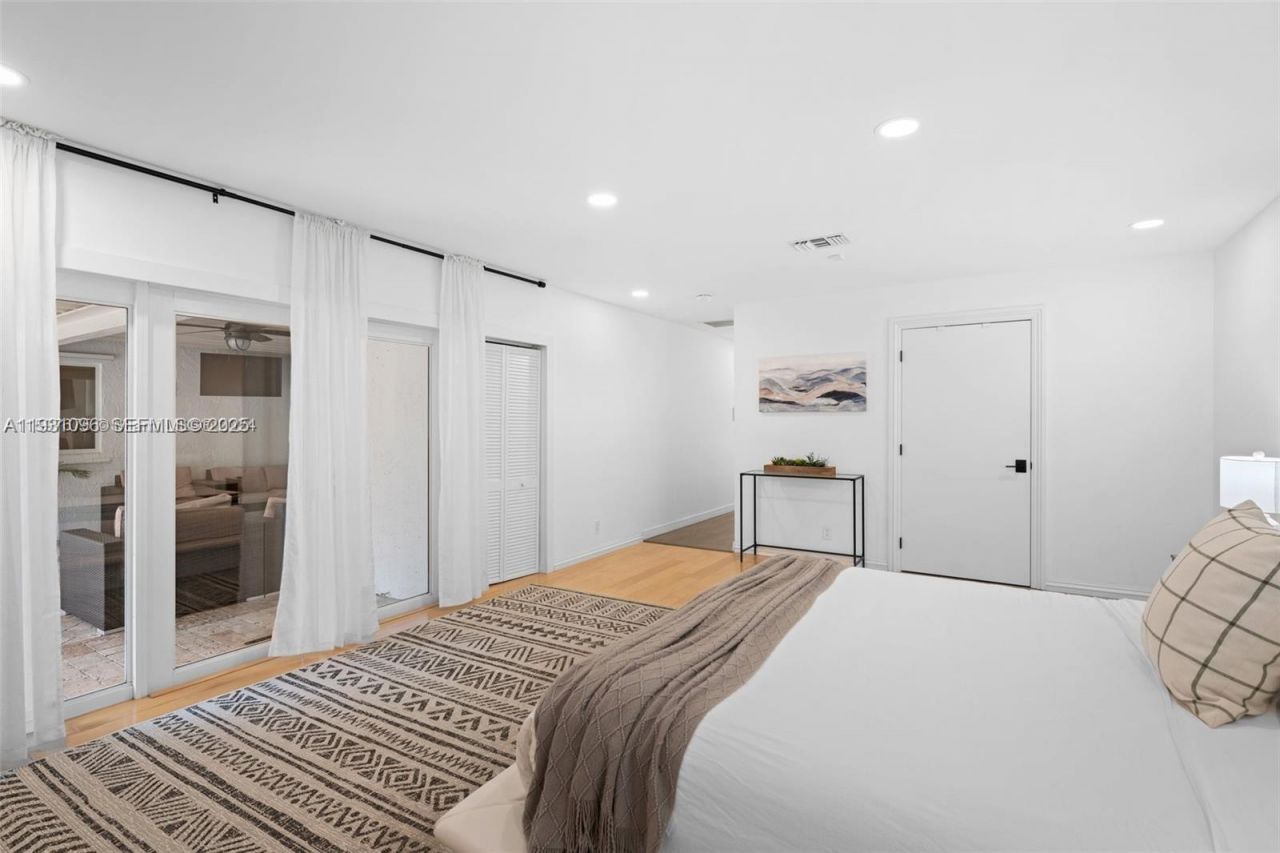 413 Holiday, Hallandale Beach, FL 33009 Photo