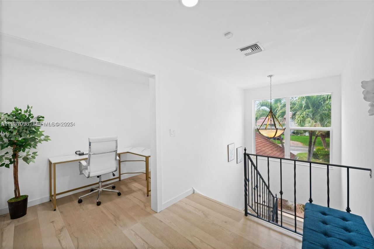 413 Holiday, Hallandale Beach, FL 33009 Photo