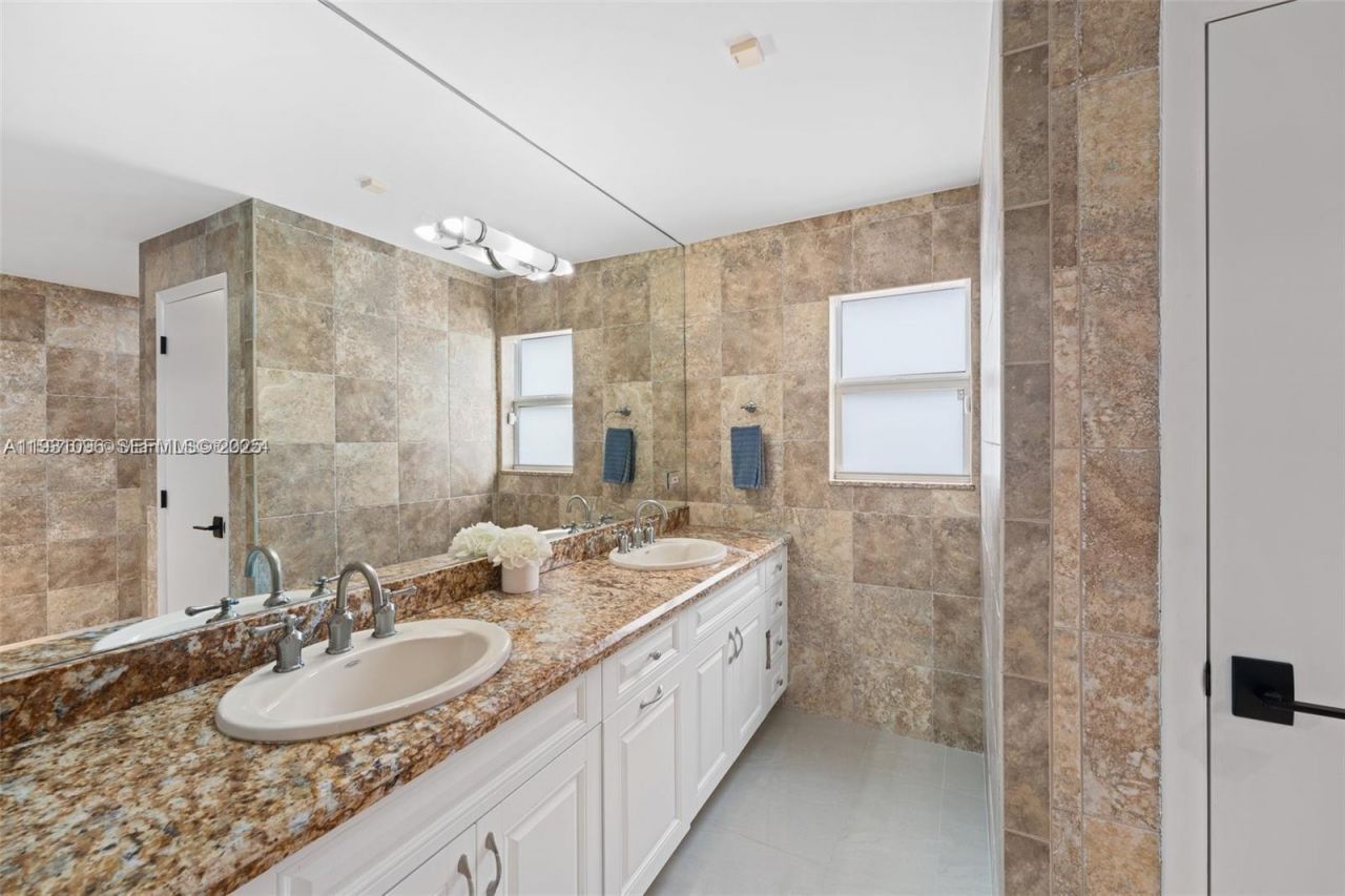 413 Holiday, Hallandale Beach, FL 33009 Photo